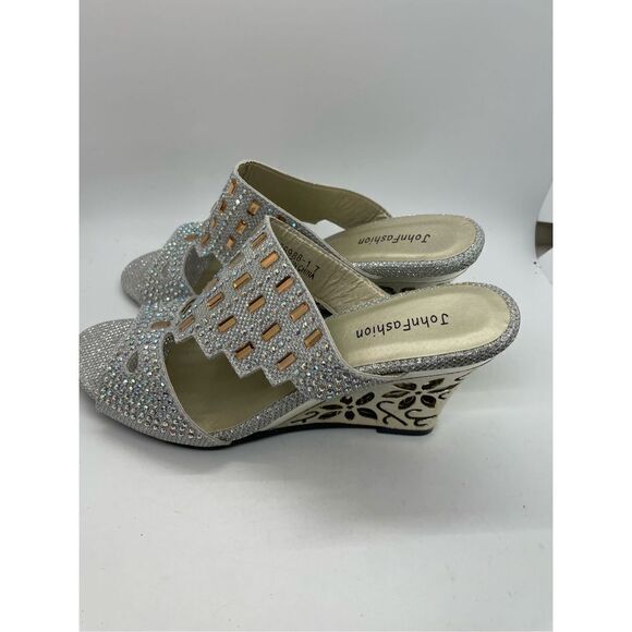 John Fashion Women's Silver Rhinestone Beaded Open Toe Wedge Heel Size 7 - Picture 3 of 11